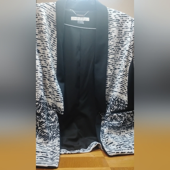 Peter Nygard Blazer JacketSize: 8 - Picture 4 of 15